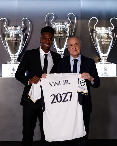 El jugador del Real Madrid, Vinicius JR, y el presidente, Florentino Pérez.