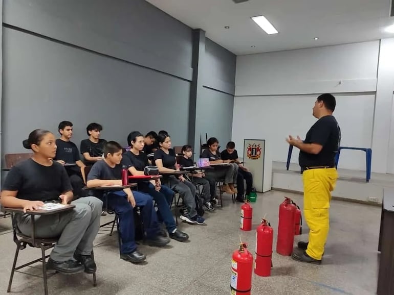 Capacitación de los bomberos. (gentileza).