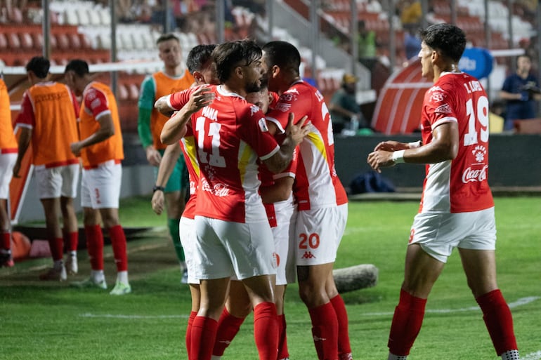 General Caballero goleó a Luqueño jugando en el Ka'arendy