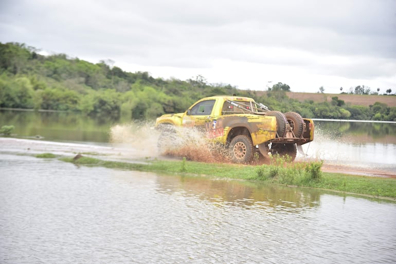 Luis Franco y Martín Martínez, con la Toyota Tacoma Proto V8, lideran la  T1 Nafta.