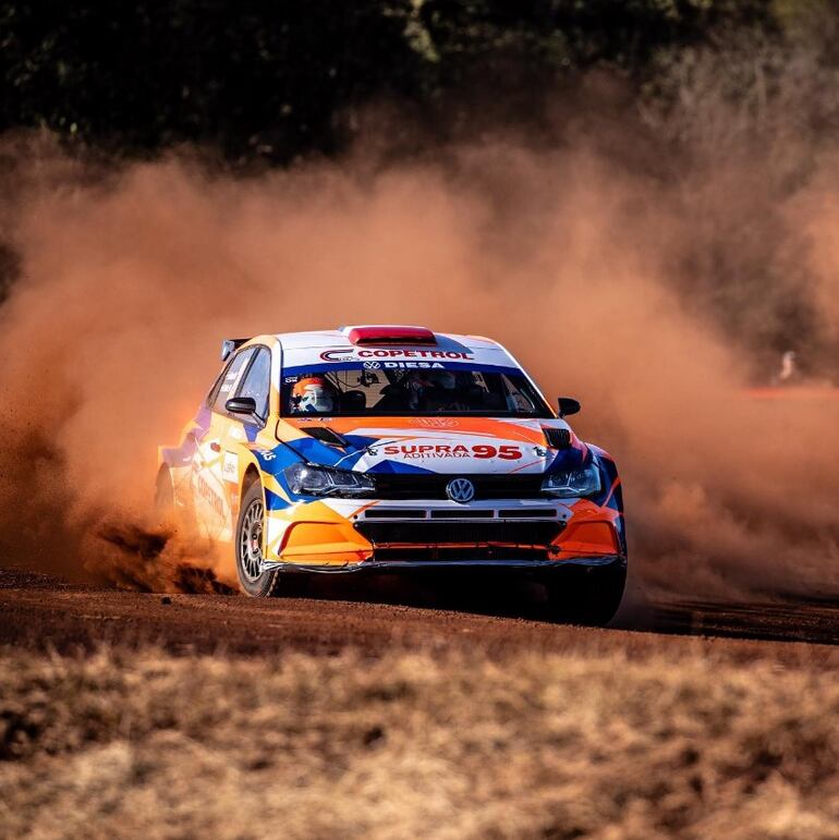 Tras el inconcluso Rally de Colonias Unidas, el actual líder del certamen es el piloto Agustín Alonso Zapag (VW Polo GTI R5).