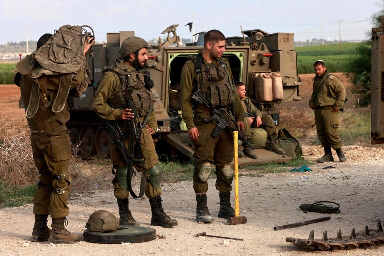 Tropas israelíes en la frontera con la Franja de Gaza. 