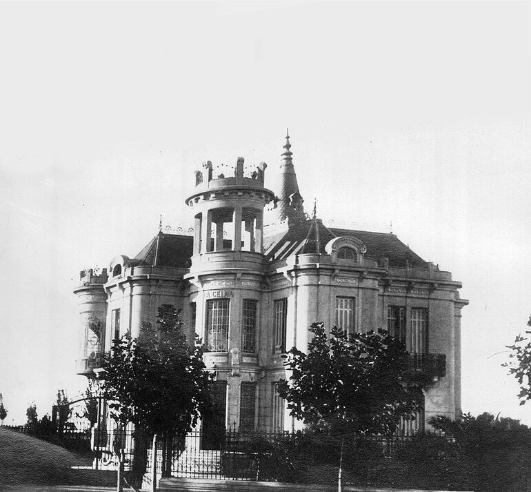 Chalet “La Celina“, construido por Rafael Calzada en la provincia de Buenos Aires en 1910 como regalo para su esposa, la paraguaya Celina González Peña.