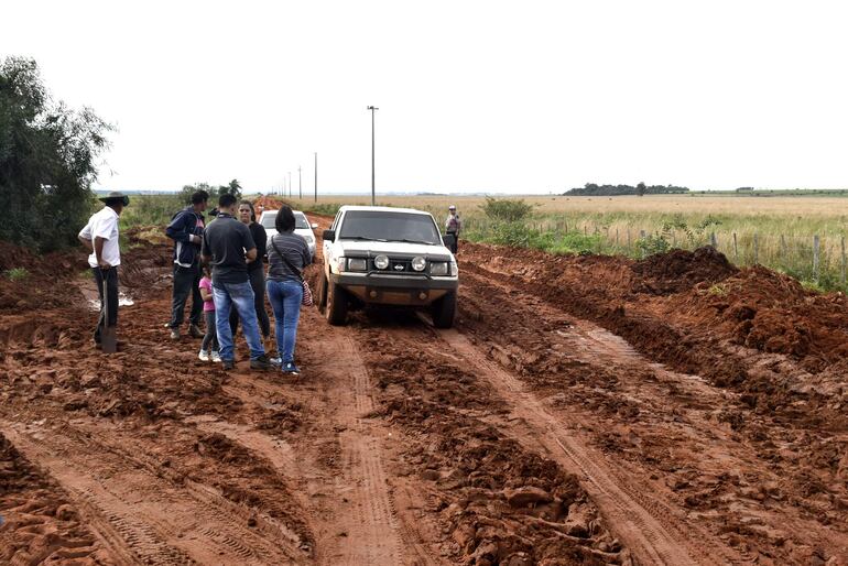 Camino en mal estado en Santiago, Misiones.