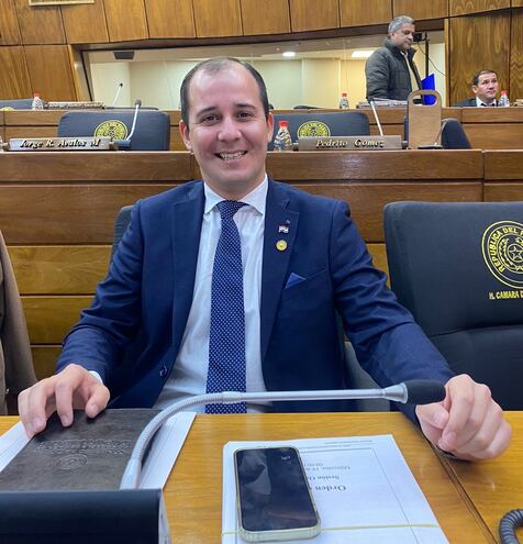 El diputado Carlos Pereira (PLRA), antes de la sesión de este miércoles 19 de julio.