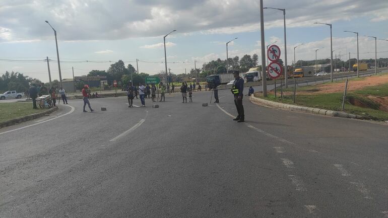 VDB Nativos cerraron nuevamente esta mañana la Ruta Py 02