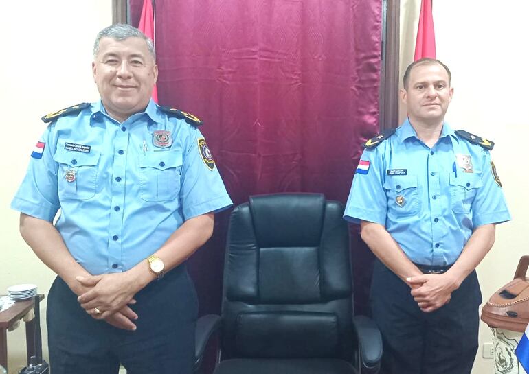 El nuevo director de la Policía Departamental de Paraguarí, comisario general inspector Isabelino Galeano, estuvo acompañado por el jefe de gabinete, sub comisario José Haifuch.