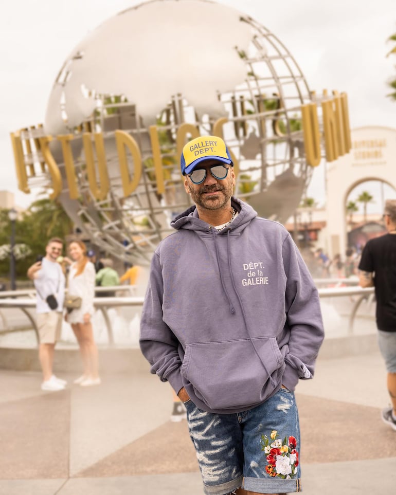 Alejandro Fernández, feliz en el parque de diversiones Universal Studios. (Instagram/Alejandro Fernández)