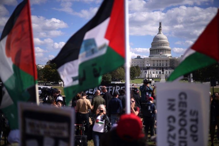 Una protesta dentro y fuera del Capitolio de EE.UU. pide el alto el fuego en Gaza