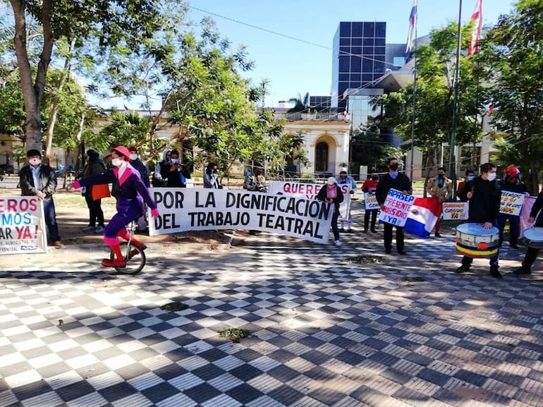 Movilización en reclamo de subsidio a los artistas, Asunción, Paraguay.