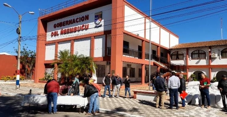 Fachada de la Gobernación de Ñeembucú.