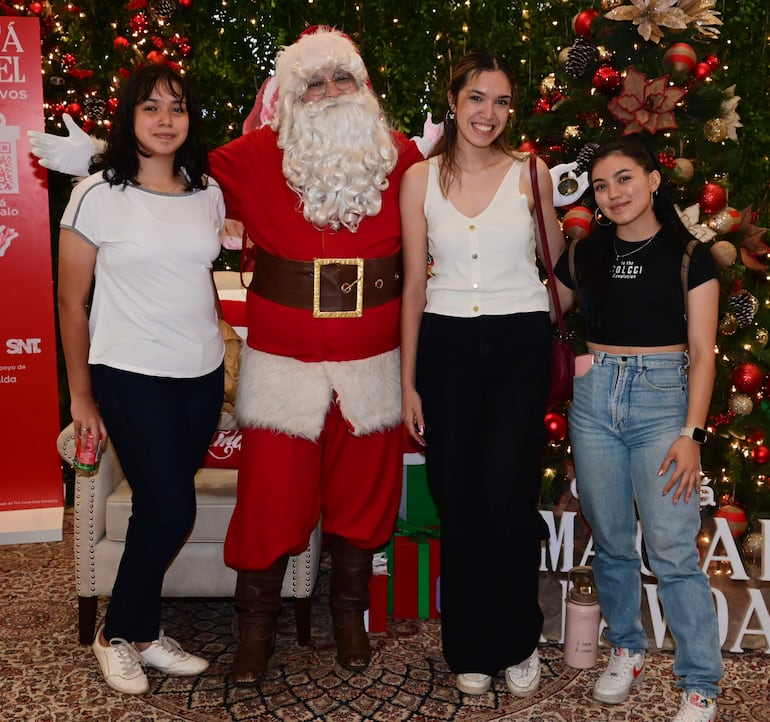 Ana Laura Portillo, Jennifer Portillo y Luana Lezcano. 