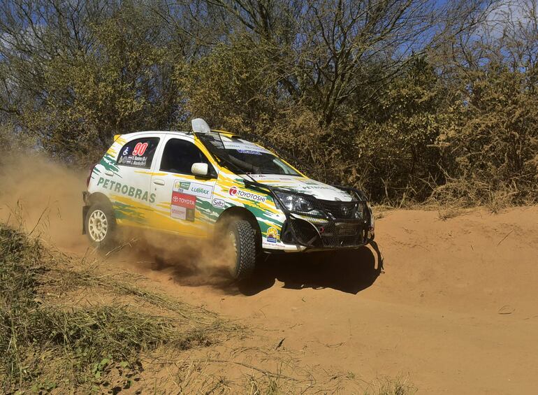 Beto Ramírez y José Marín son los vendedores de la general tracción sencilla con el Toyota Etios y de la Clase RC5.