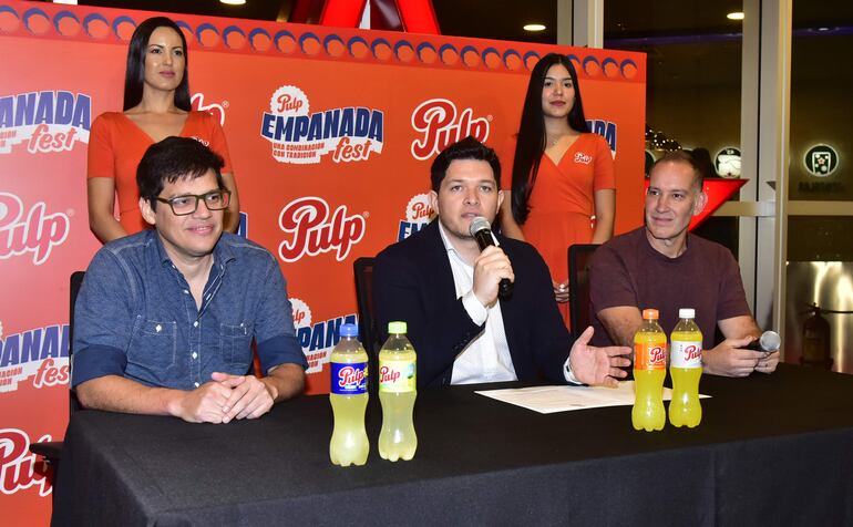 Sebastián Peña, Carlos Galeano y Roger Careaga dieron detalles de "Pulp Empanada Fest”.

