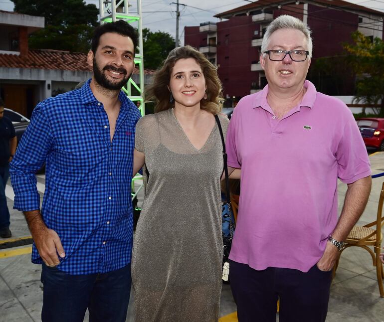 Nicolás Corvalán, Chantal Gayet y Oliver Gayet.