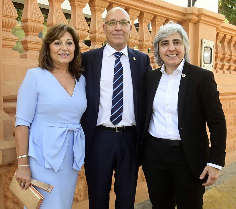 Joaquina Palomar, Miguel Cobo Hurtado y Linda Taiyen.