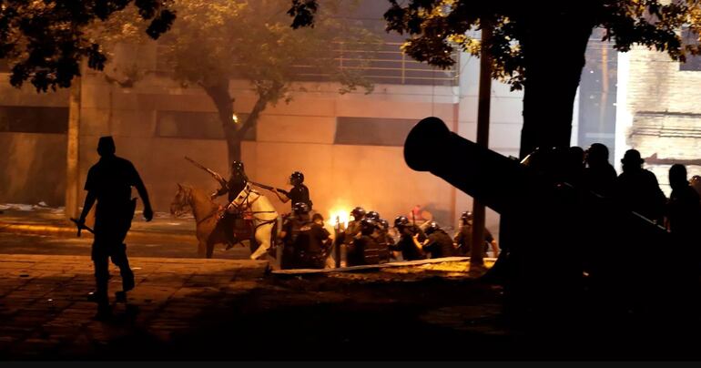 Asunción, noche del 31 de marzo del 2017 (Foto: Reuters).