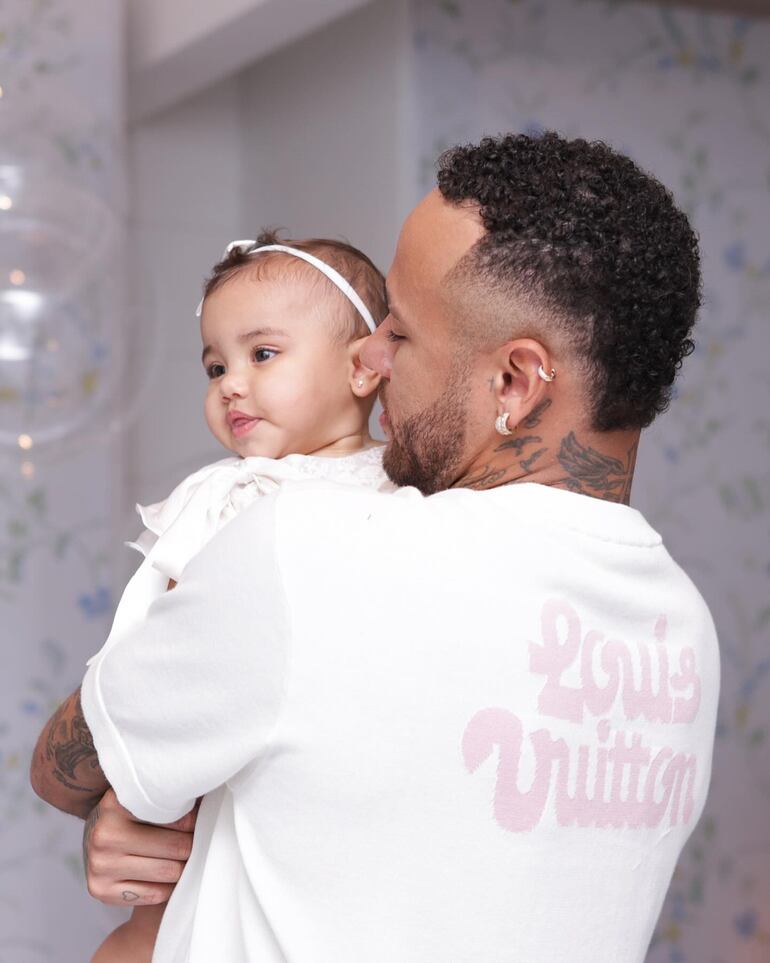 Mavie, de ocho meses, es la luz de los ojos de Neymar. (Instagram/Neymar)