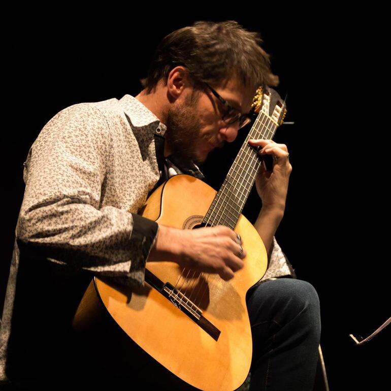 El guitarrista y compositor argentino Fernando Schulmeier presentará hoy sus obras en Asunción.