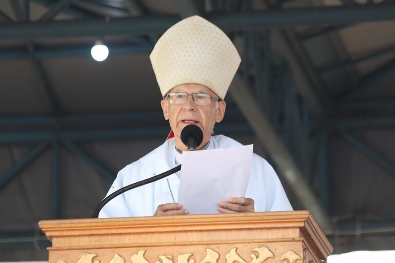 Monseñor Joaquín Robledo, presidió la misa del segundo día del novenario a la Virgen de los Milagros de Caacupé.