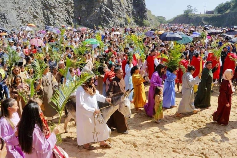 Celebración del Domingo de Ramos en el cerro.