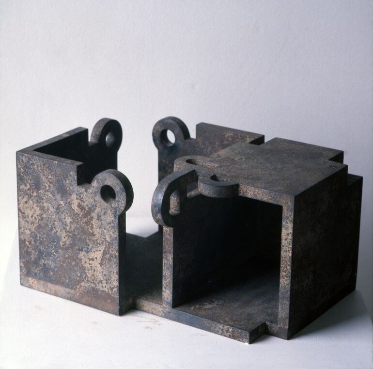 Eduardo Chillida (1924-2002), "Gure aitaren etxea" ("La casa de nuestro padre"), 1985. Hierro.