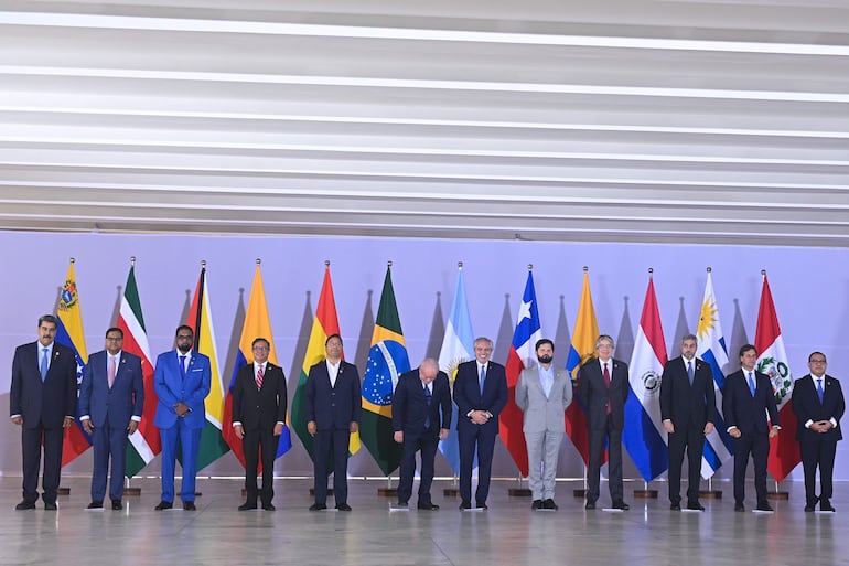 Foto oficial de la Cumbre Sudamericana en el Palacio del Itamaraty, en Brasilia.