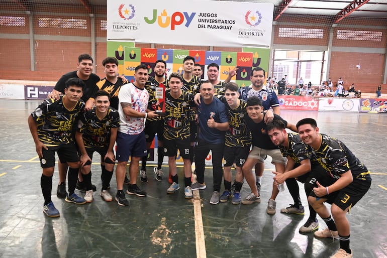 La delegación de la Universidad Nacional de Caaguazú se consagró campeón en futsal masculino.