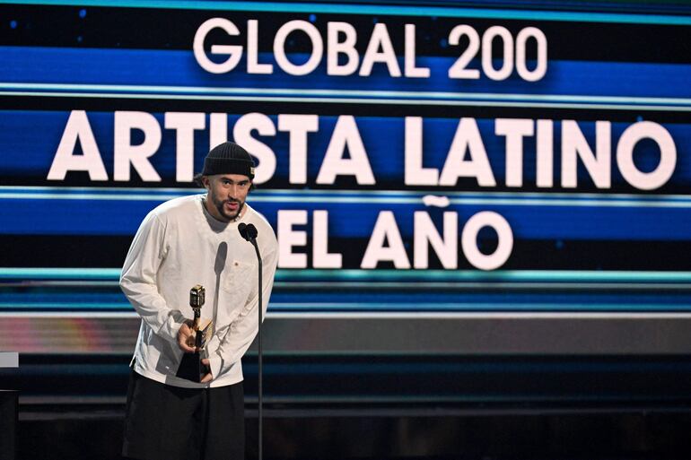 Bad Bunny, que el pasado jueves recibió el Premio Billboard Latino como Artista del Año, se prepara para el lanzamiento de un nuevo álbum tras el exitoso "Un Verano Sin Ti".