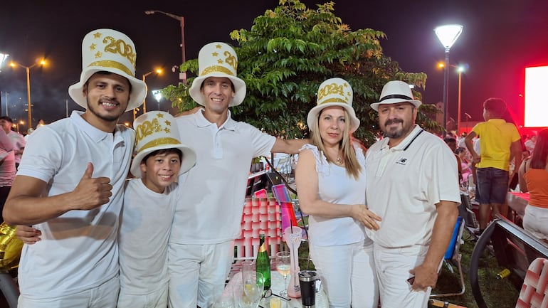 Noche Blanca en Playa San José de Encarnación.