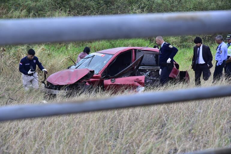 La Policía Nacional realiza una serie de diligencias en zona del accidente fatal.