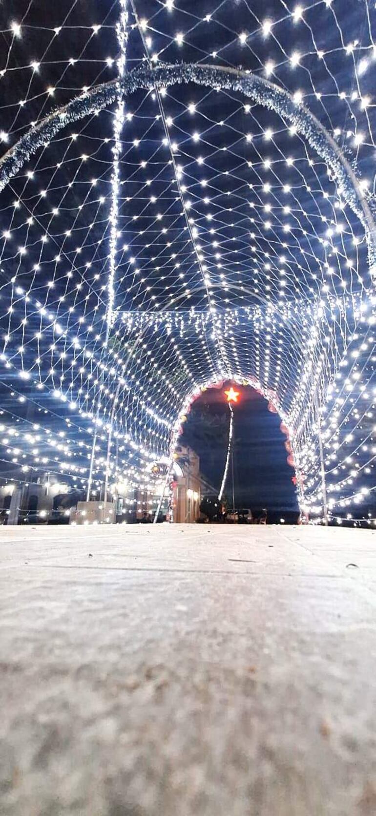 Esta noche continuará la misma puesta en escena del cuadro viviente y se habilitarán en el paseo de las luces, el túnel lumínico y el árbol navideño.