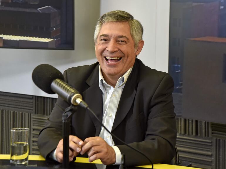 El ministro de Educacion, Luis Fernado Ramírez, en estudios de ABC Cardinal.