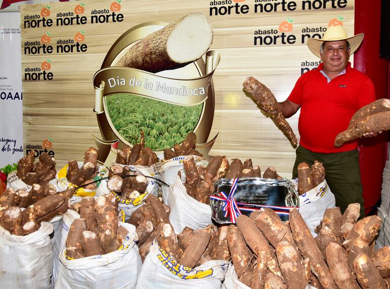 Francisco Hermosilla, productor destacado 2023 del Día de la Mandioca del Abasto Norte.