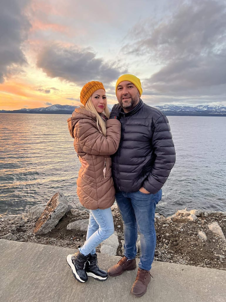 Orlando Arévalo y Carolina González publicaron en sus redes  sus vacaciones en Bariloche, Argentina.