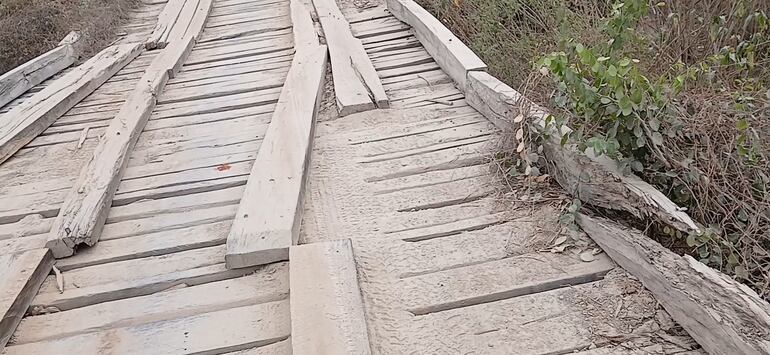 Uno de los puentes que con urgencias debe ser reparado está en el tramo Olimpo - Toro Pampa.