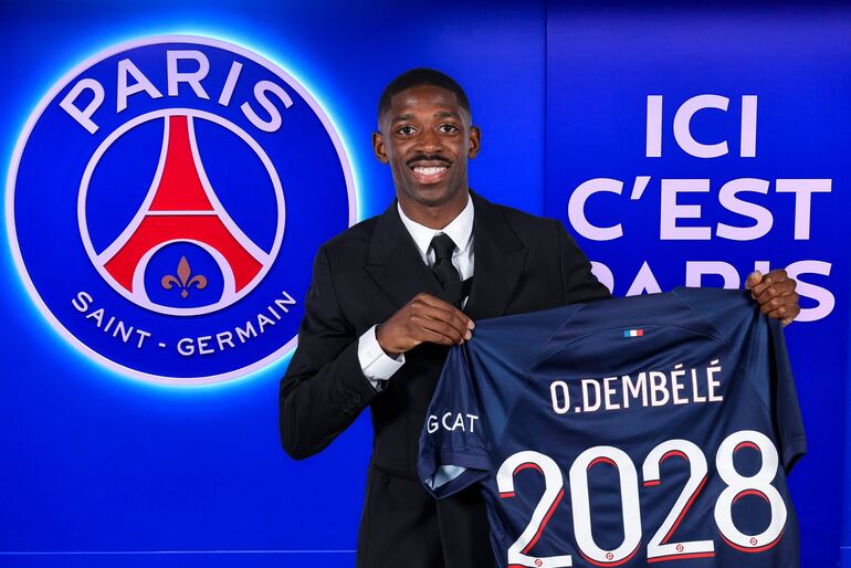 El francés Ousmane Dembélé durante la presentación como refuerzo del París Saint-Germain.