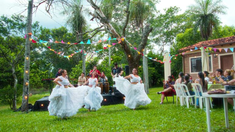 Una escena del videoclip de "Tradiciones".