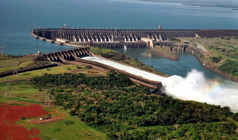 Central Hidroeléctrica ITAIPU.