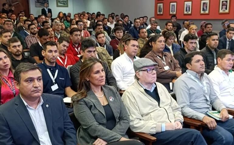 Seminario sobre seguridad industrial en el uso y manejo del amoniaco como refrigerante, en el INTN.