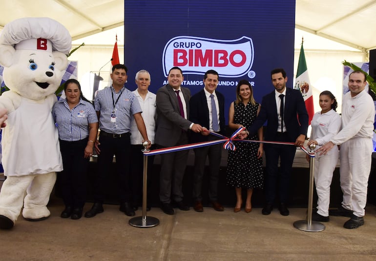 En la inauguración de la planta de Bimbo en Paraguay participaron autoridades locales y extranjeras.