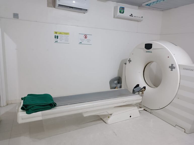 La única máquina de tomografía del Hospital Regional de Pilar, dejó de funcionar hace cuatro meses.