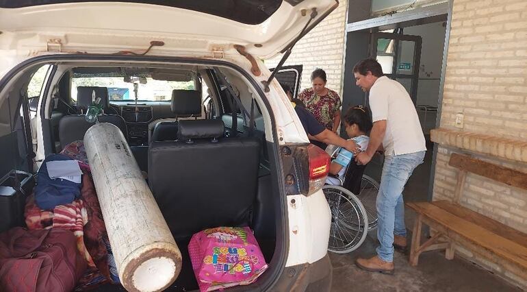 Ante precariedad en salud pública, improvisan ambulancia para auxiliar a un bebé prematuro