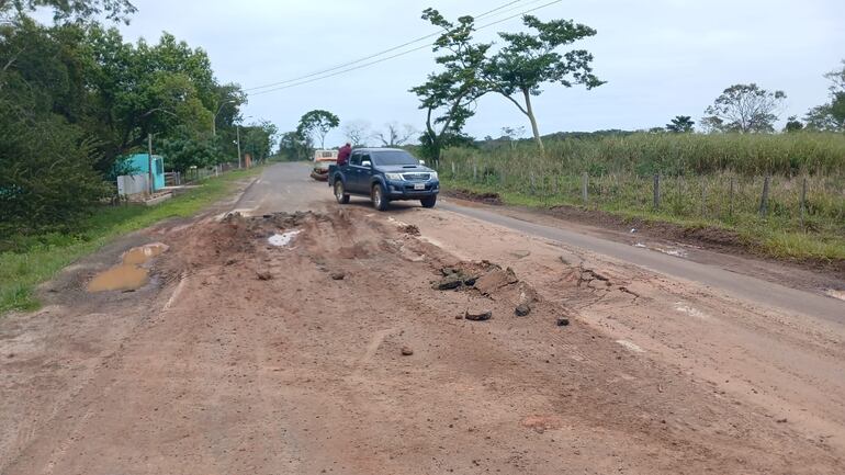 Las rutas pavimentas en San Pedro están cada vez peor y pese a los reclamos, desde el MOPC ignoran la crítica situación.