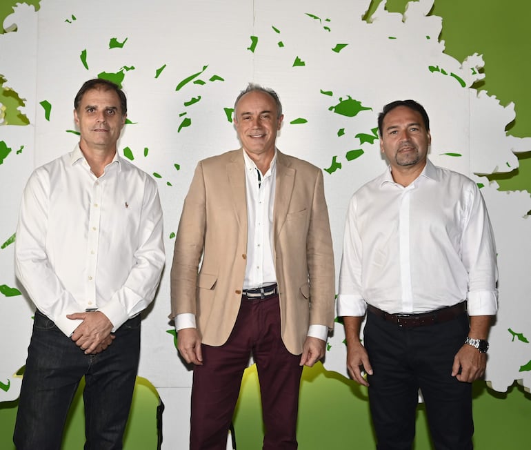 Pablo Estebanez, Fernando Oliver y Juan Vicente Lezcano. 