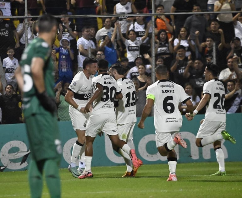 Olimpia derrotó a Sol y lidera el Clausura