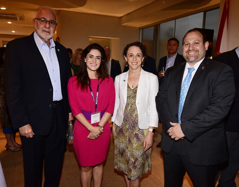 Luis Salomón, Alejandra Henao, Leanne Cannon y Federico Sosa.