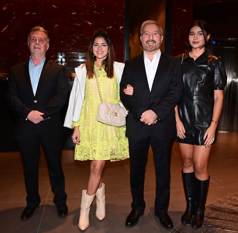 Jorge Puschkarevich, gerente de Porsche Paraguay, Cinthia Caje, Miguel Carrizosa, presidente de Diesa y Thais Bracho.