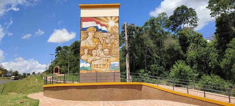 Portal de bienvenida al distrito de Capitán Miranda, ubicado en el lugar conocido como "bajada Tirol", sobre la ruta PY06, será inaugurado hoy.