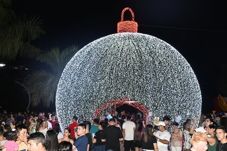 Globo de Navidad gigante.